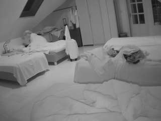voyeurcam-julmodels-bed-3