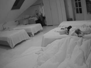voyeurcam-julmodels-bed-3