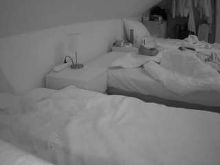 voyeurcam-julmodels-bed-4 webcam
