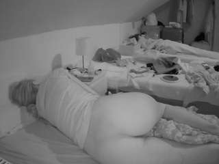 voyeurcam-julmodels-bed-4 Live Nude Models camsoda