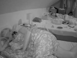 voyeurcam-julmodels-bed-4