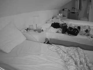 Aliceafterdark camsoda voyeurcam-julmodels-bed-4