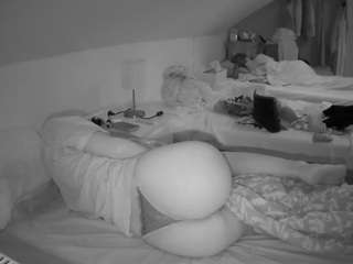 camsoda voyeurcam-julmodels-bed-4