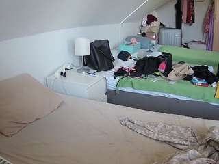 camsoda voyeurcam-julmodels-bed-4