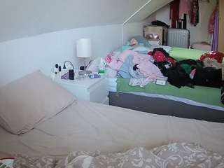 Cam Models Naked camsoda voyeurcam-julmodels-bed-4