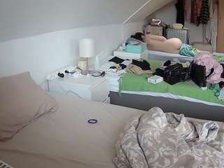 camsoda voyeurcam-julmodels-bed-4