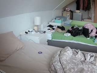 camsoda voyeurcam-julmodels-bed-4