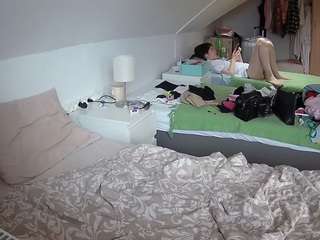 camsoda voyeurcam-julmodels-bed-4