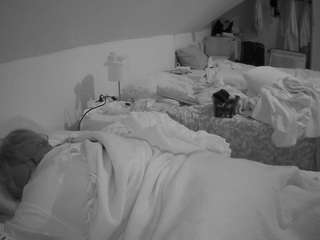 Voyeur House To camsoda voyeurcam-julmodels-bed-4