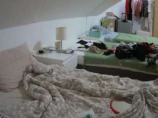 Voyeu House camsoda voyeurcam-julmodels-bed-4