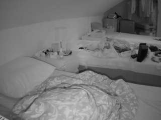 Voyeur Live Cameras camsoda voyeurcam-julmodels-bed-4
