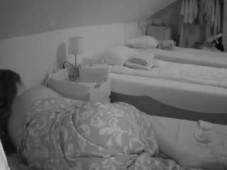 Real Voyeur Webcams camsoda voyeurcam-julmodels-bed-4