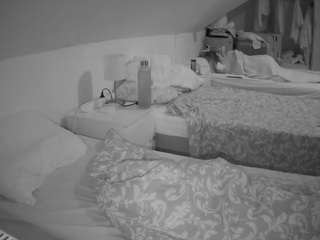 Amsoda camsoda voyeurcam-julmodels-bed-4