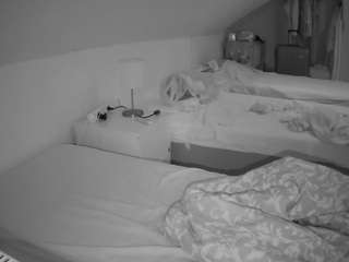 Milfmama camsoda voyeurcam-julmodels-bed-4