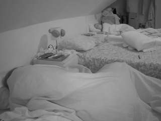 Voeur House camsoda voyeurcam-julmodels-bed-4