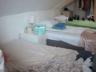 voyeurcam-julmodels-bed-4 Barbie Bed House camsoda