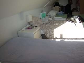 Amsoda camsoda voyeurcam-julmodels-bed-4