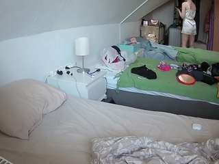 camsoda voyeurcam-julmodels-bed-4