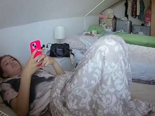 voyeurcam-julmodels-bed-4 Cam Model Site camsoda