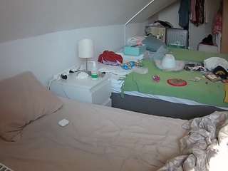 Online Cam Models camsoda voyeurcam-julmodels-bed-4