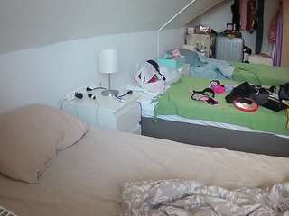 Cam Models camsoda voyeurcam-julmodels-bed-4