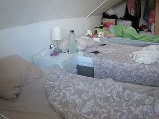 Asian Cam Models camsoda voyeurcam-julmodels-bed-4