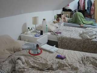 Milf Models camsoda voyeurcam-julmodels-bed-4