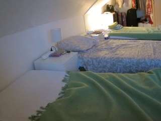 Voyeur House Live camsoda voyeurcam-julmodels-bed-4