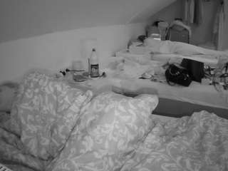 Voyueur House camsoda voyeurcam-julmodels-bed-4