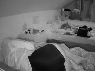 Voyeur Houe camsoda voyeurcam-julmodels-bed-4