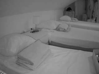 Roommate Voyeur camsoda voyeurcam-julmodels-bed-4