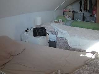 Voyouer House camsoda voyeurcam-julmodels-bed-4