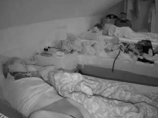 Voyeur Lifecam camsoda voyeurcam-julmodels-bed-4