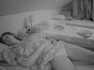 Nude Adult Models camsoda voyeurcam-julmodels-bed-4