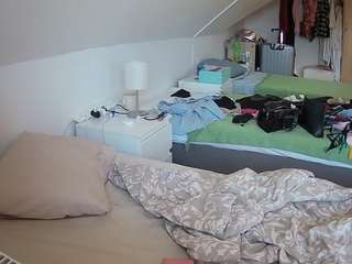 Hostel Voyeur camsoda voyeurcam-julmodels-bed-4