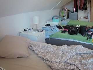 Male Cam Models camsoda voyeurcam-julmodels-bed-4