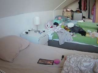 Bozacam camsoda voyeurcam-julmodels-bed-4