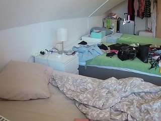 Cam Free Live Models camsoda voyeurcam-julmodels-bed-4