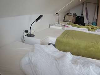 voyeurcam-julmodels-bed-4