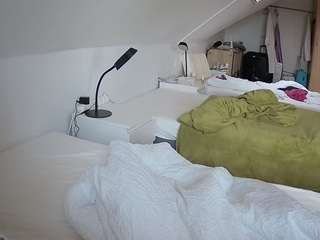 voyeurcam-julmodels-bed-4