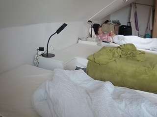 voyeurcam-julmodels-bed-4