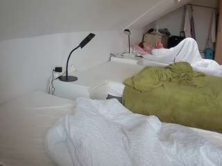  voyeurcam-julmodels-bed-4 chat room