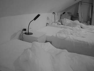 voyeurcam-julmodels-bed-4