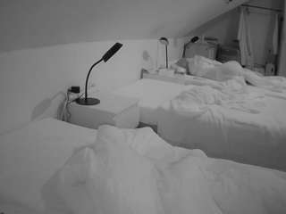 voyeurcam-julmodels-bed-4