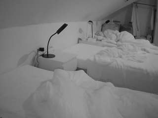 voyeurcam-julmodels-bed-4