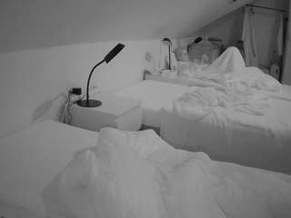 voyeurcam-julmodels-bed-4