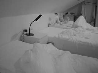 voyeurcam-julmodels-bed-4