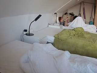 voyeurcam-julmodels-bed-4