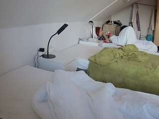 voyeurcam-julmodels-bed-4