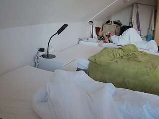 voyeurcam-julmodels-bed-4